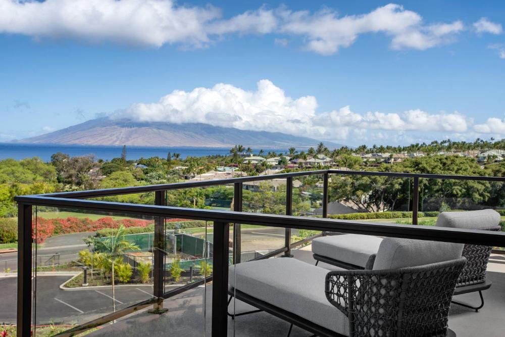 Suite, 1 King, Sofa bed, Ocean view, Corner room, Balcony interior